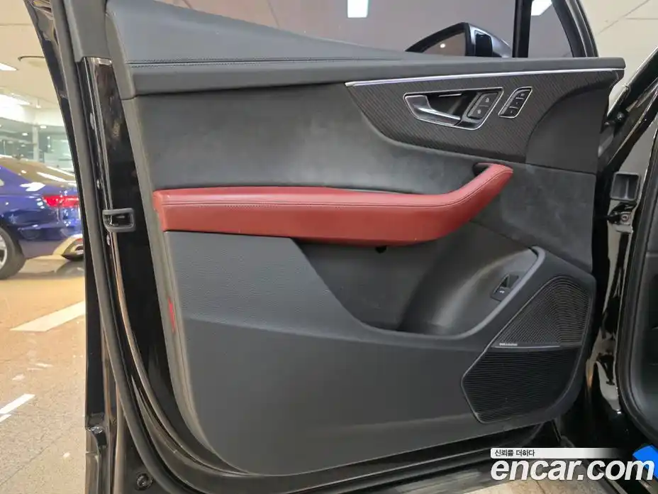 Audi SQ7 2025 4.0 Автомат в Москве № 230329, фото 12