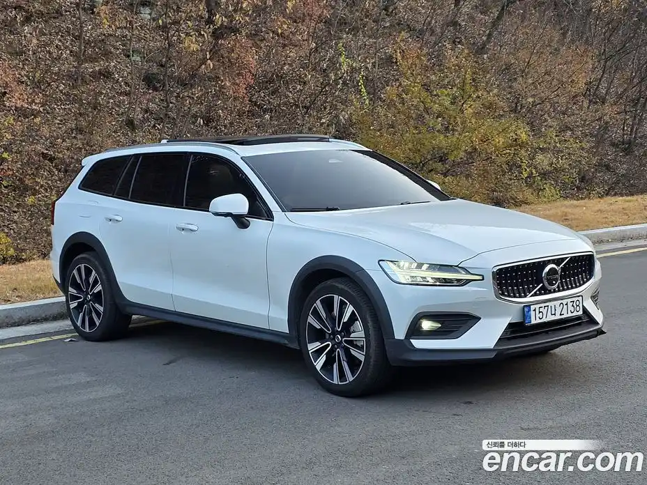 Volvo V60 2023 2.0 Автомат в Москве № 230363, фото 6