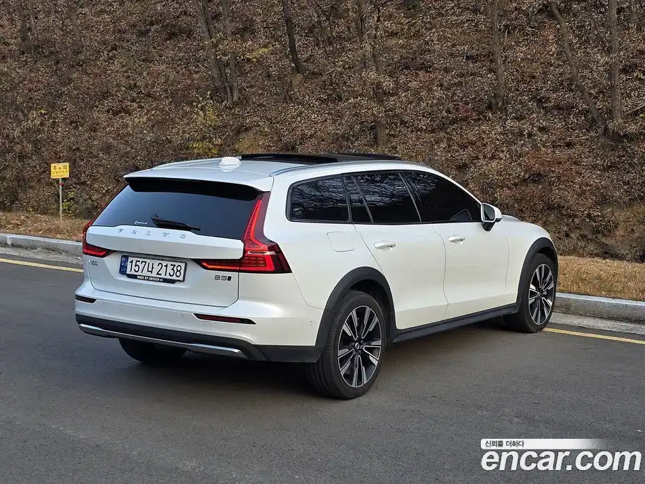 Volvo V60 2023 2.0 Автомат в Москве № 230363, фото 8