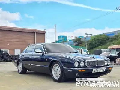 Jaguar XJ-8, 2001