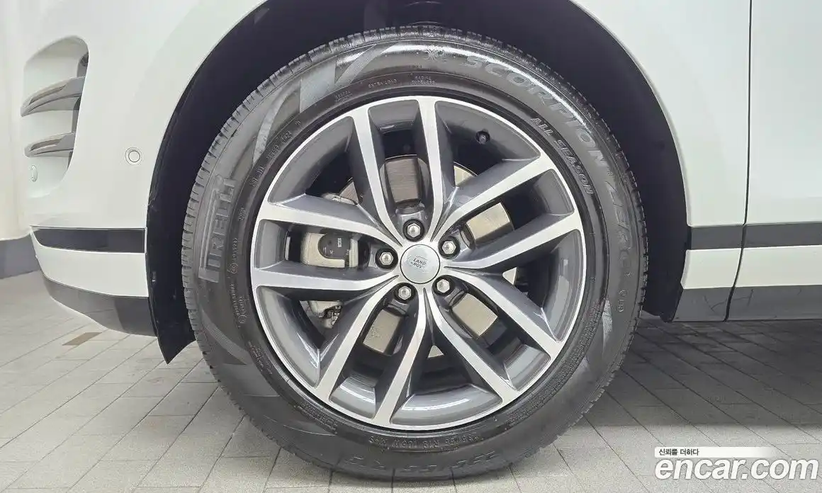 Land Rover Range-Rover Evoque 2024 2.0 Автомат в Москве № 297969, фото 5