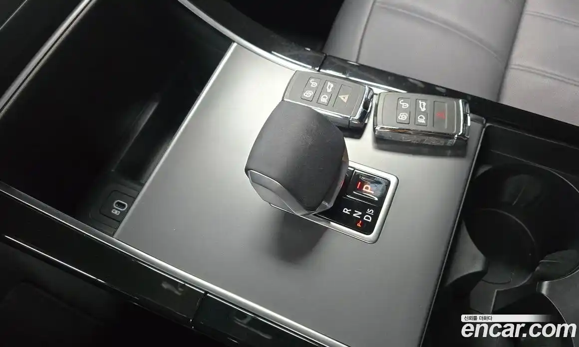 Land Rover Range-Rover Evoque 2024 2.0 Автомат в Москве № 297969, фото 9