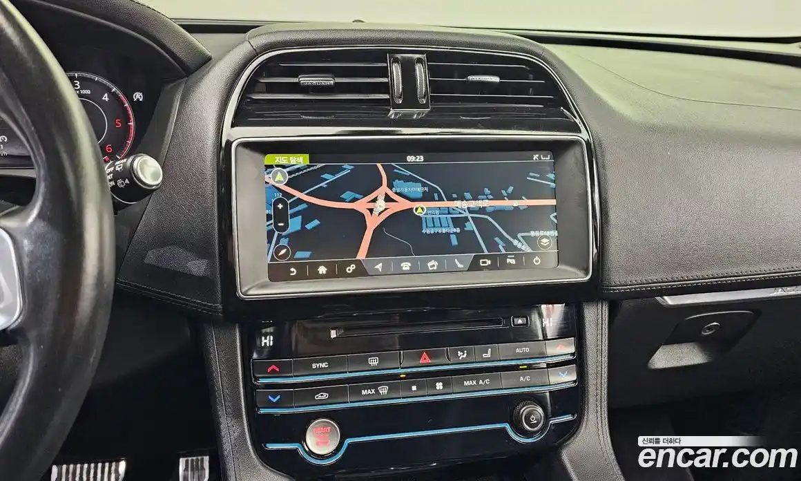 Jaguar F-Pace 2019 2.0 Автомат в Москве № 304946, фото 11