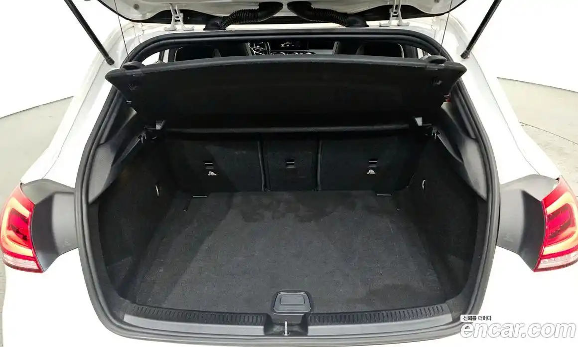 Mercedes-Benz A-Class 2020 2.0 Автомат в Москве № 372107, фото 20