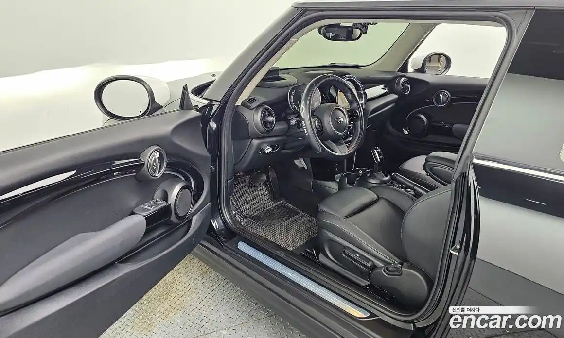 Mini Cooper 2023 1.5 Автомат в Москве № 416893, фото 11