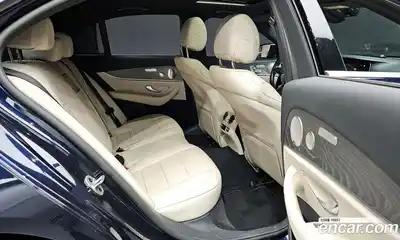 Mercedes-Benz E-Class, 2022