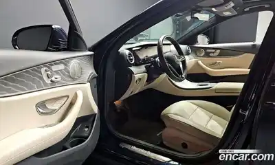 Mercedes-Benz E-Class 2022 2.0 Автомат в Москве № 137644, миниатюра 2