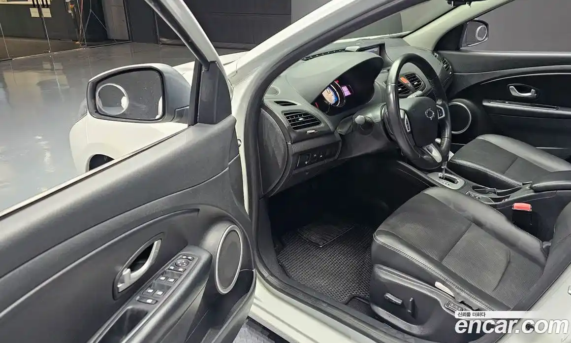 Renault SM3 2015 1.6 Автомат в Москве № 149520, фото 13