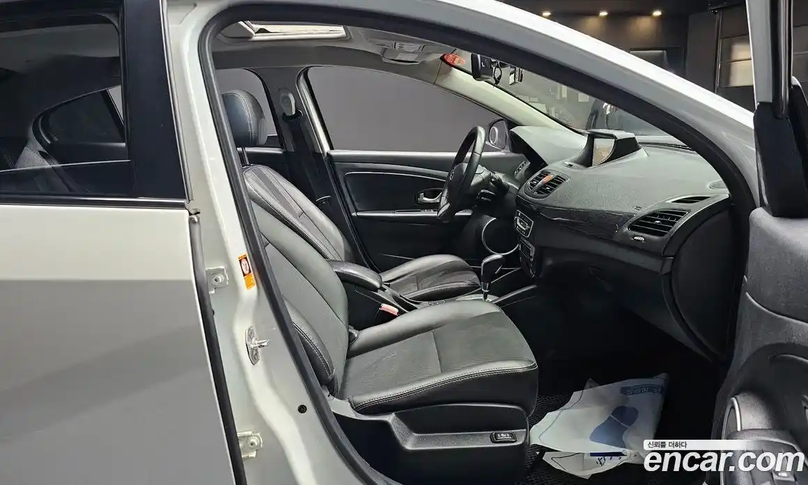 Renault SM3 2015 1.6 Автомат в Москве № 149520, фото 8