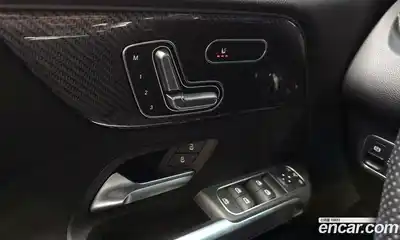 Mercedes-Benz GLB-Class 2022 2.0 Автомат в Москве № 160365, миниатюра 5