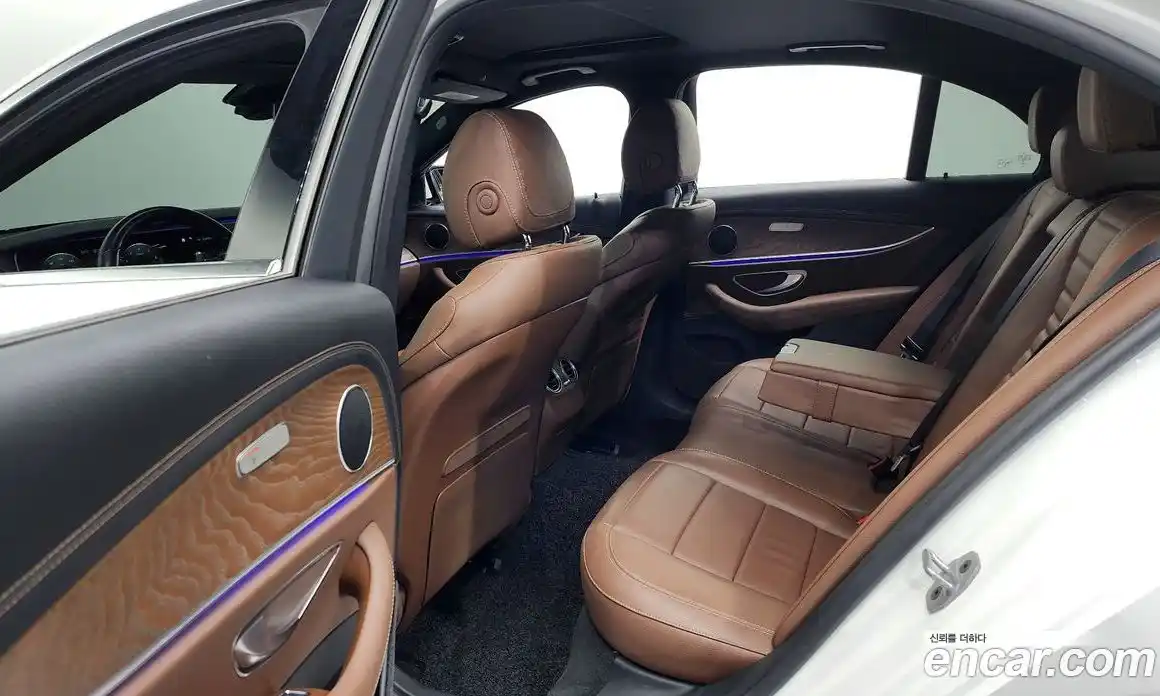 Mercedes-Benz E-Class 2021 2.0 Автомат в Москве № 160708, фото 11