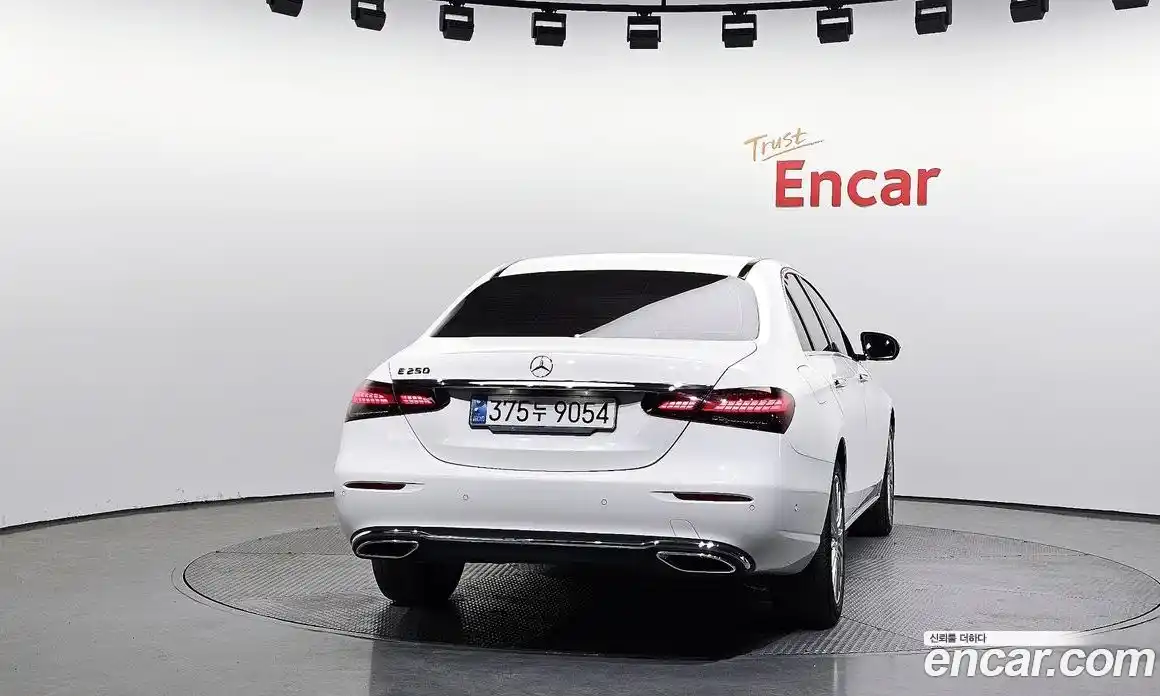 Mercedes-Benz E-Class 2021 2.0 Автомат в Москве № 160708, фото 4