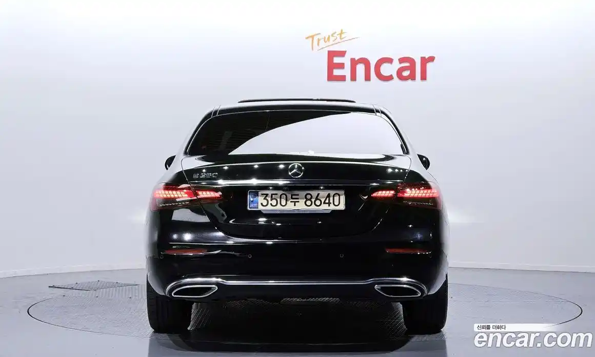 Mercedes-Benz E-Class 2021 2.0 Автомат в Москве № 161819, фото 4