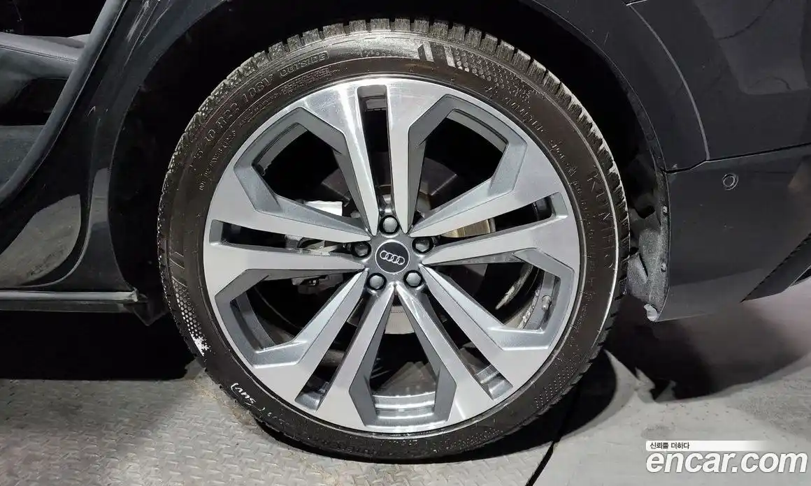 Audi Q8 2023 3.0 Автомат в Москве № 162654, фото 9