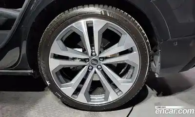 Audi Q8 2023 3.0 Автомат в Москве № 162654, миниатюра 9