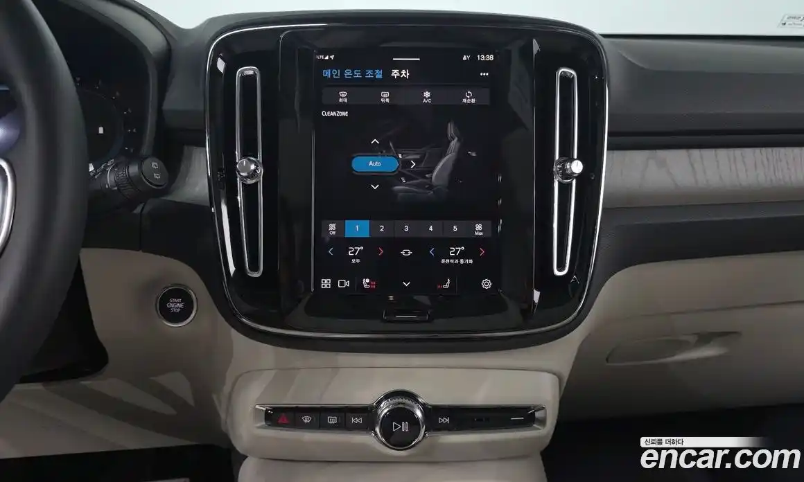 Volvo XC40 2025 2.0 Автомат в Москве № 164216, фото 11