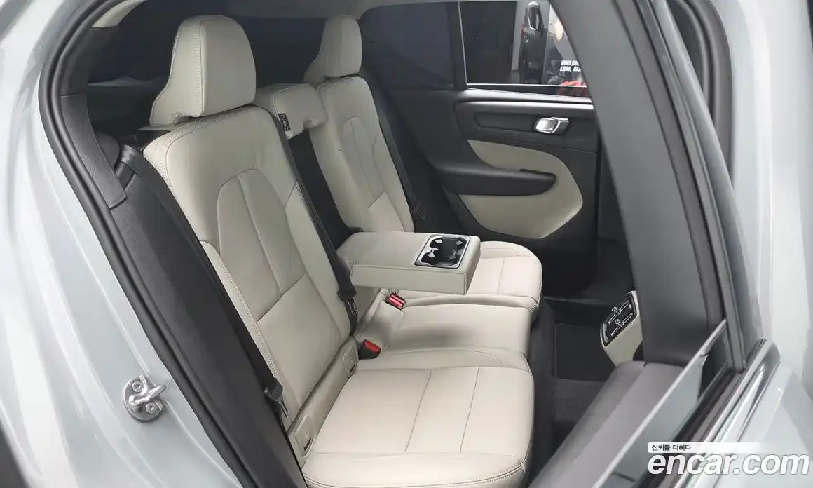 Volvo XC40 2025 2.0 Автомат в Москве № 164216, фото 4