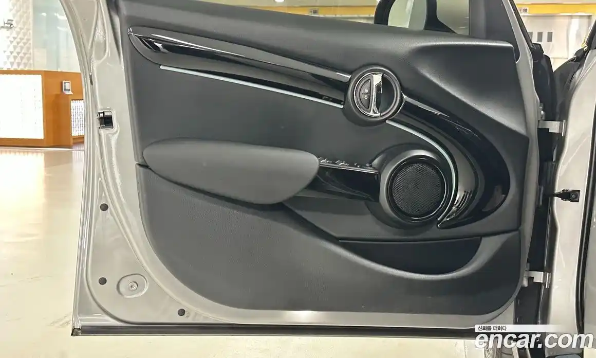 Mini Cooper 2024 1.5 Автомат в Москве № 167376, фото 13