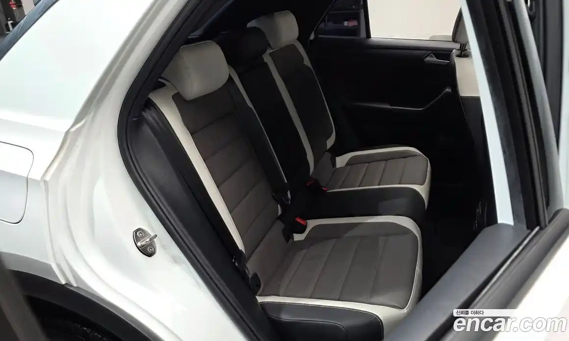 Volkswagen T-Roc 2022 2.0 Автомат в Москве № 169079, фото 11