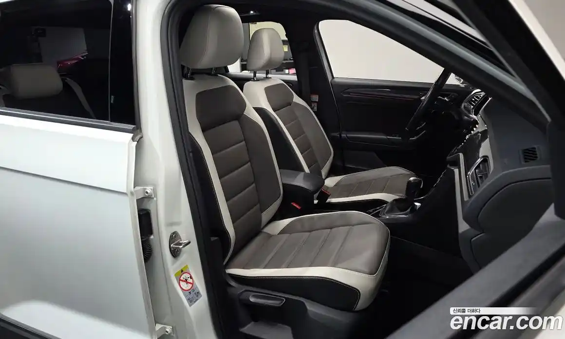 Volkswagen T-Roc 2022 2.0 Автомат в Москве № 169079, фото 10