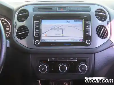 Volkswagen Tiguan 2015 2.0 Автомат в Москве № 169282, миниатюра 10