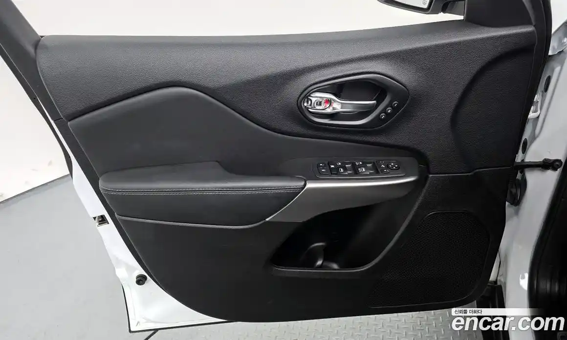 Jeep Cherokee 2021 2.4 Автомат в Москве № 169501, фото 19