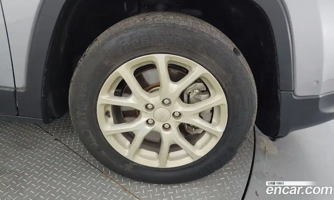 Jeep Cherokee 2016 2.2 Автомат в Москве № 169900, фото 13