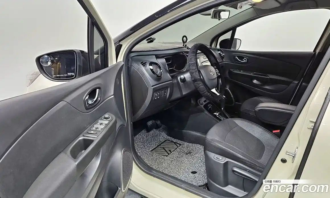 Renault QM3 2015 1.5 Автомат в Москве № 181487, фото 17