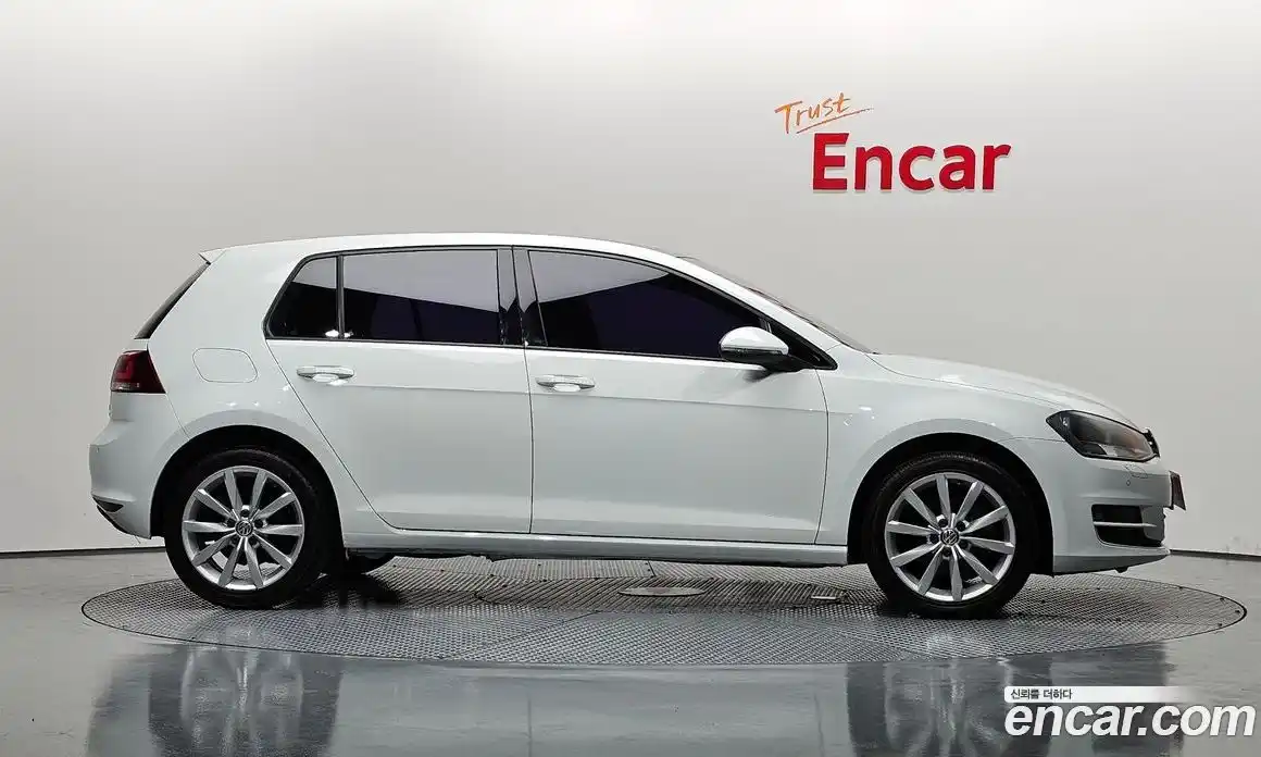 Volkswagen Golf 2014 1.6 Автомат в Москве № 185746, фото 1