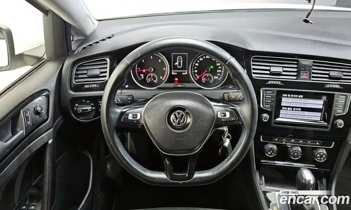 Volkswagen Golf 2014 1.6 Автомат в Москве № 185746, фото 5