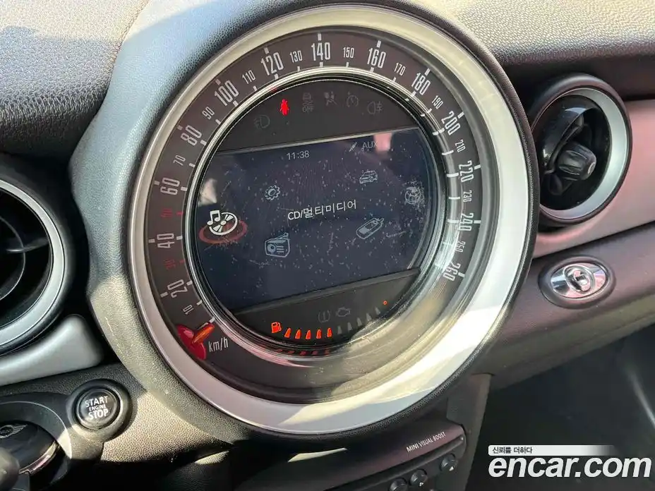 Mini Cooper Convertible 2015 1.6 Автомат в Москве № 188688, фото 14