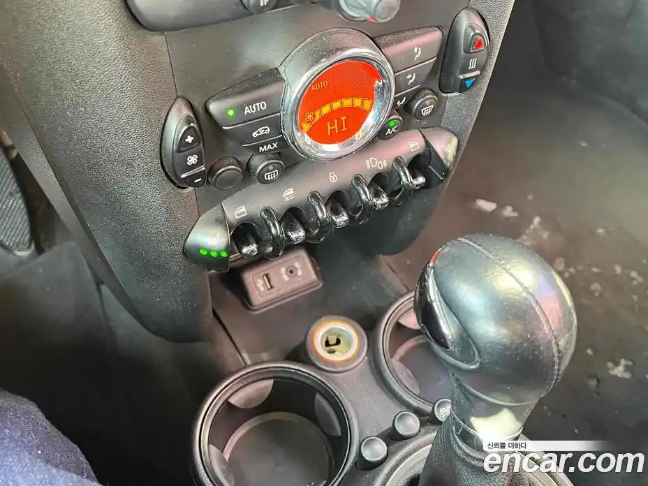 Mini Cooper Convertible 2015 1.6 Автомат в Москве № 188688, фото 15