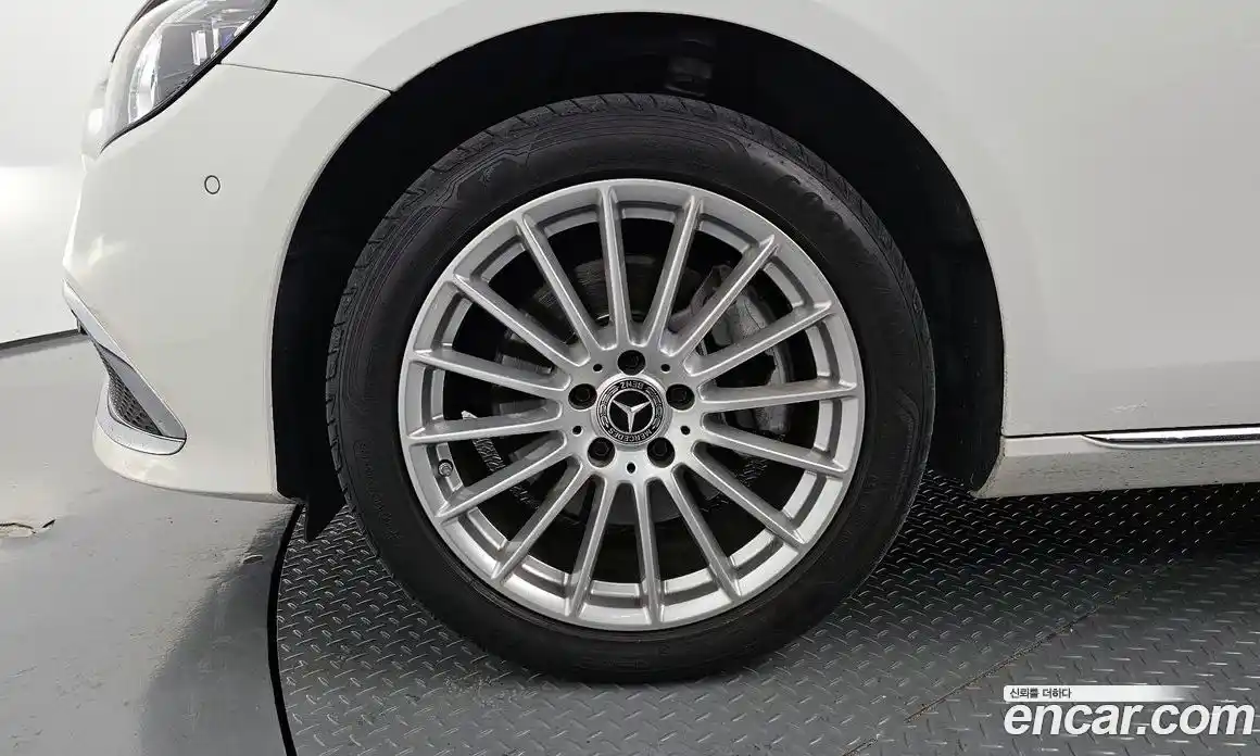 Mercedes-Benz E-Class 2022 1.9 Автомат в Москве № 195152, фото 16