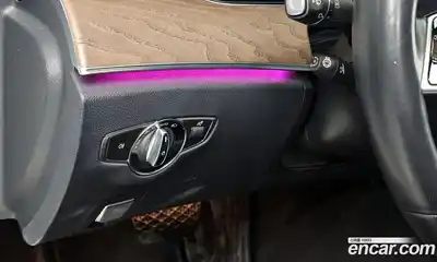 Mercedes-Benz E-Class 2022 1.9 Автомат в Москве № 195152, миниатюра 2