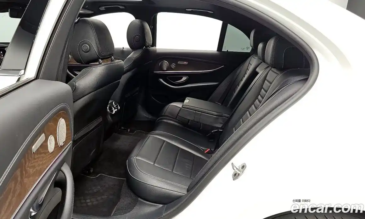 Mercedes-Benz E-Class 2022 1.9 Автомат в Москве № 195152, фото 10