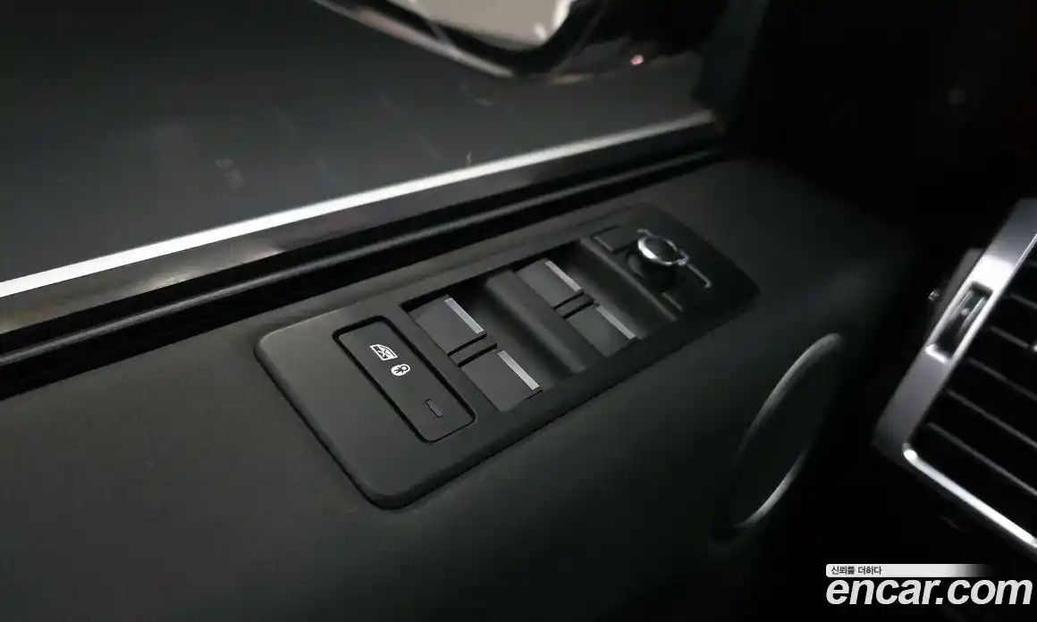 Land Rover Discovery 2018 2.0 Автомат в Москве № 198310, фото 18