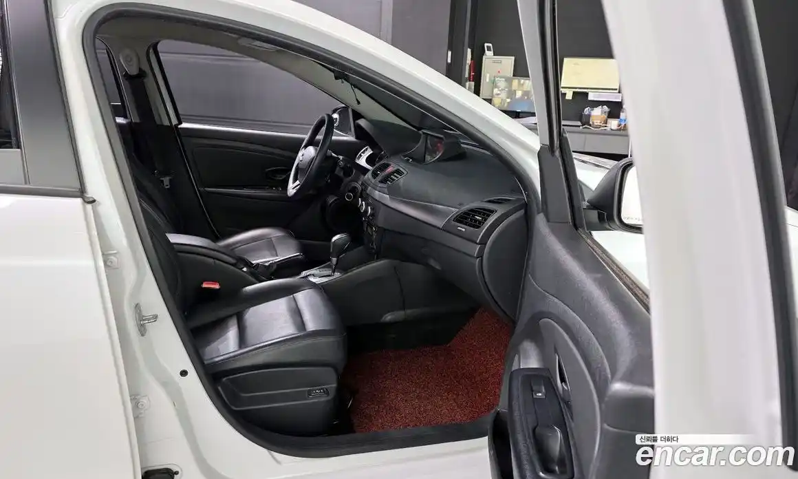 Renault SM3 2017 1.6 Автомат в Москве № 207553, фото 14