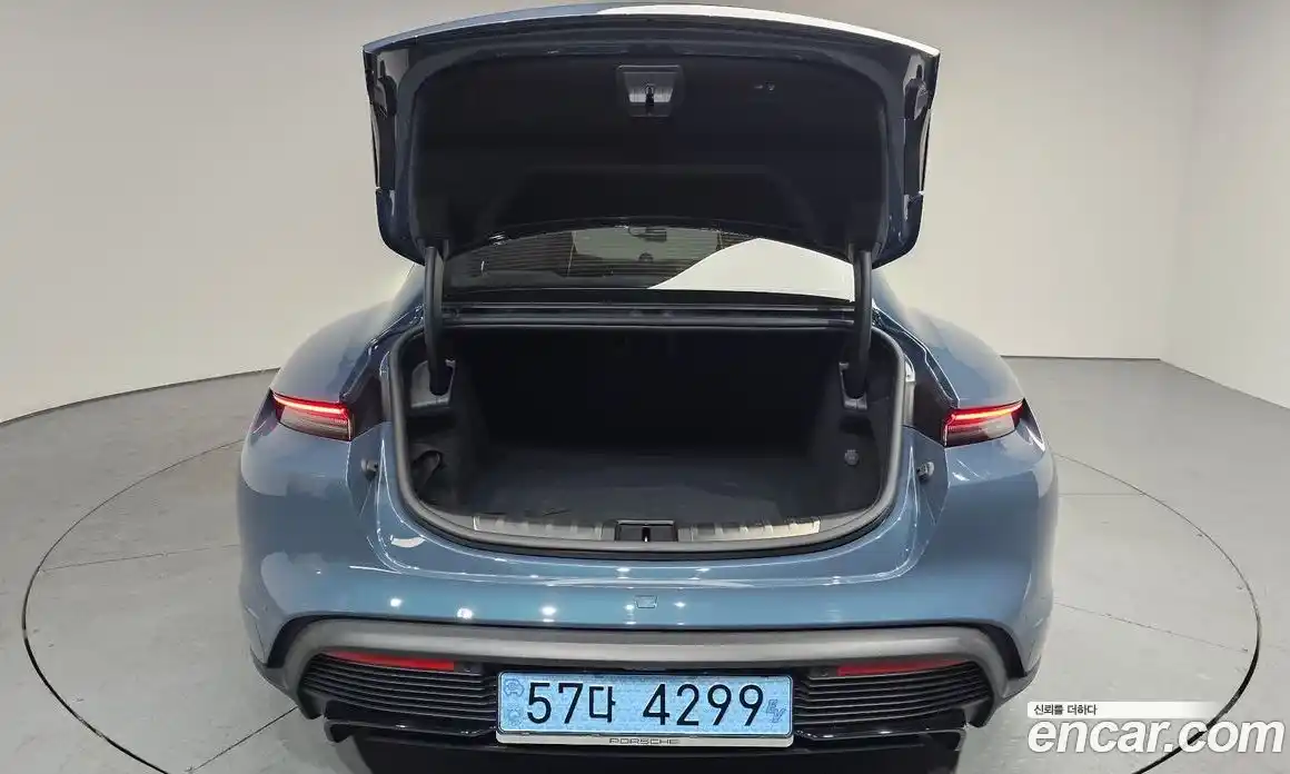 Porsche Taycan 2025 0.1 Автомат в Москве № 213024, фото 17