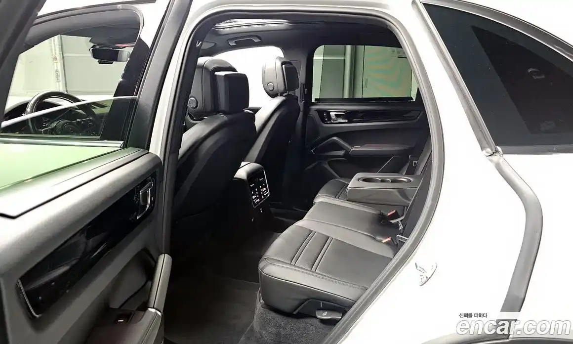 Porsche Cayenne 2023 3.0 Автомат в Москве № 213131, фото 13