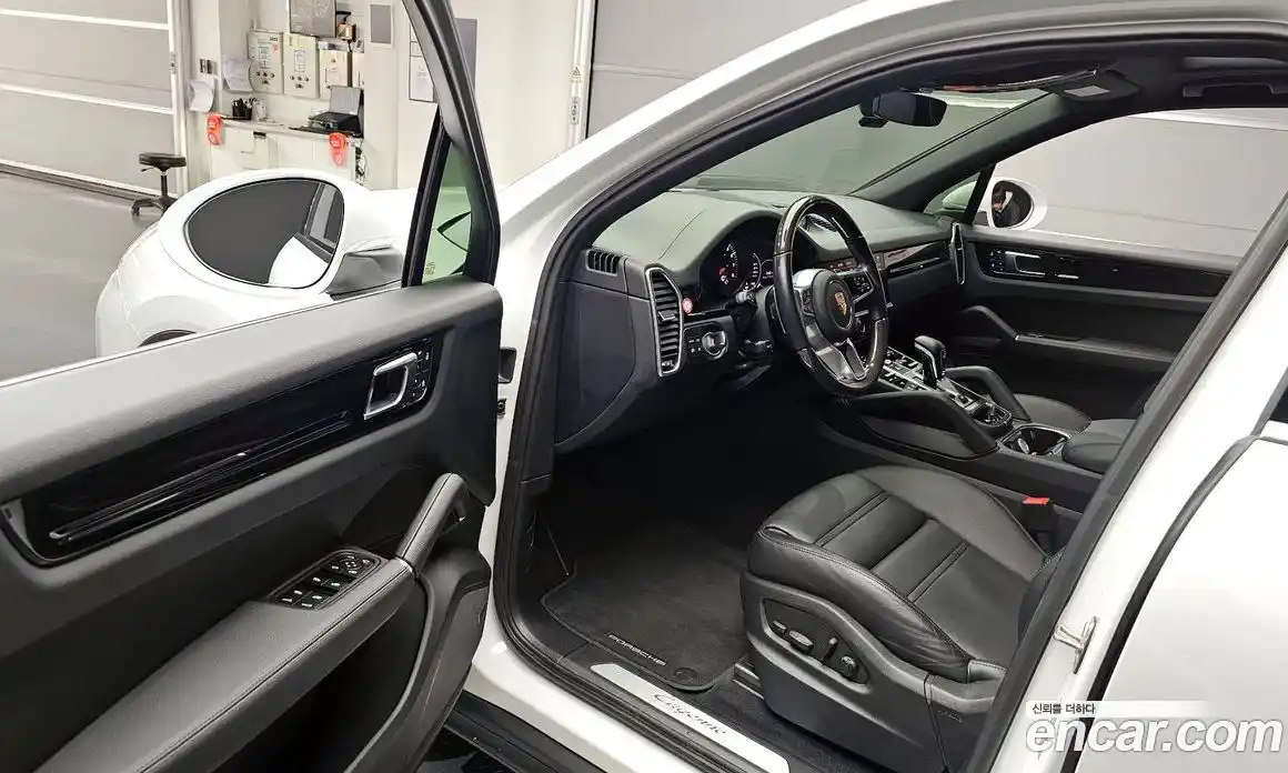 Porsche Cayenne 2023 3.0 Автомат в Москве № 213131, фото 18