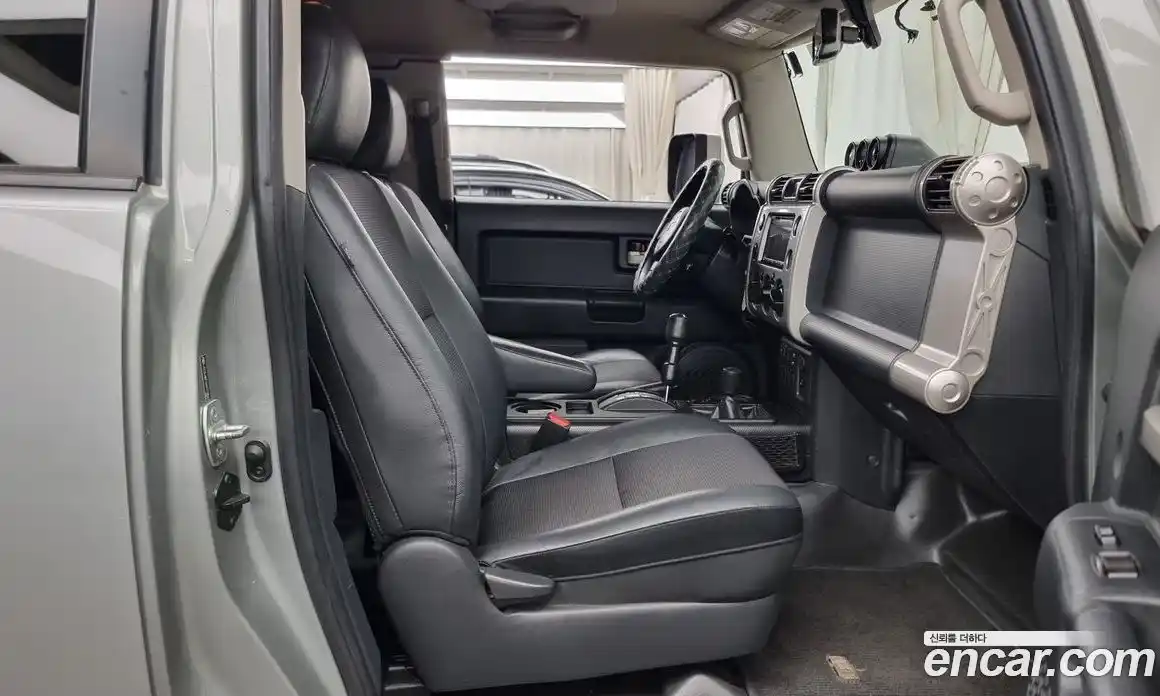 Toyota FJ Cruiser 2010 4.0 Автомат в Москве № 215558, фото 13