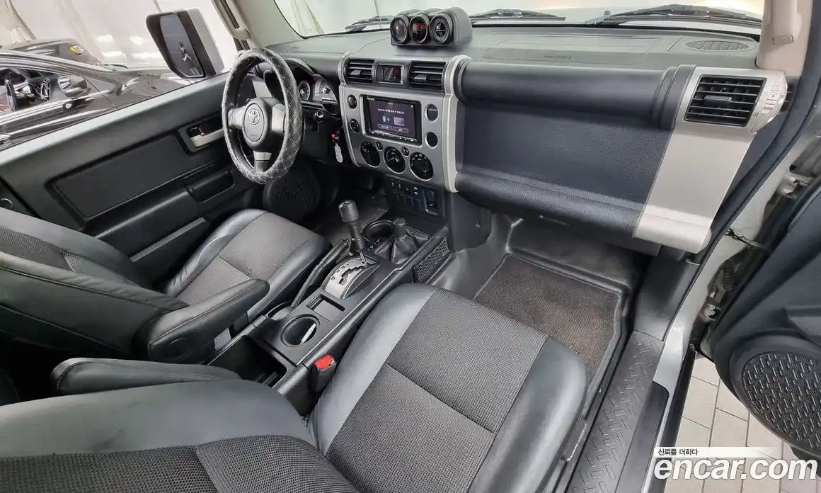 Toyota FJ Cruiser 2010 4.0 Автомат в Москве № 215558, фото 4