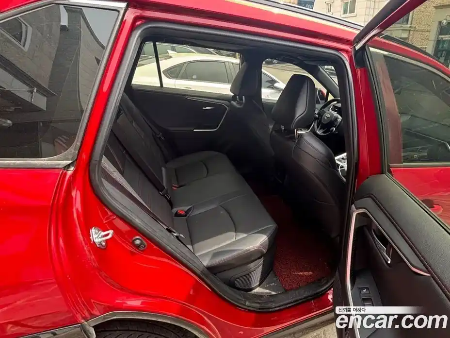 Toyota RAV4 2024 2.5 Автомат в Москве № 215634, фото 9