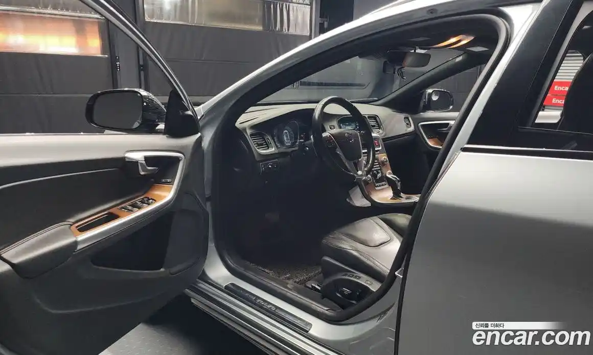 Volvo V60 2016 2.0 Автомат в Москве № 218052, фото 13