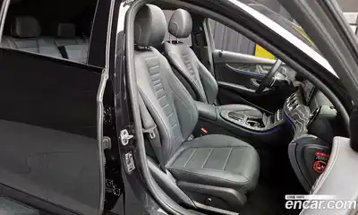 Mercedes-Benz E-Class 2023 2.0 Автомат в Москве № 222489, миниатюра 3