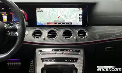 Mercedes-Benz E-Class 2023 2.0 Автомат в Москве № 222489, миниатюра 4