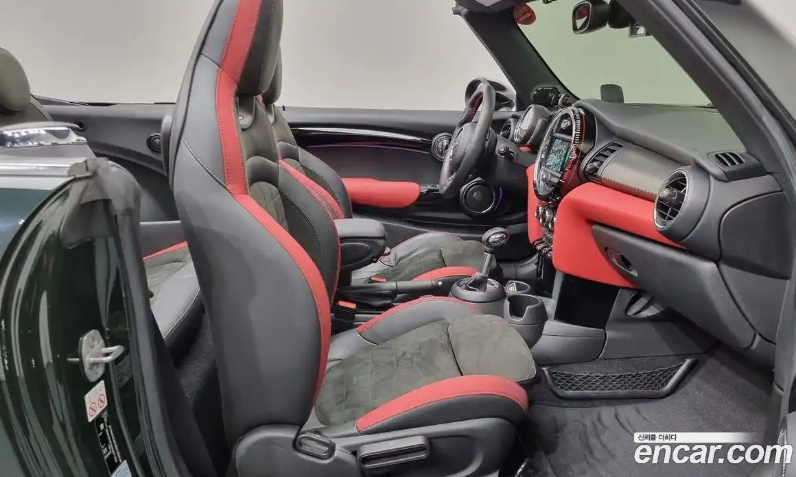 Mini Cooper Convertible 2019 2.0 Автомат в Москве № 227745, фото 13