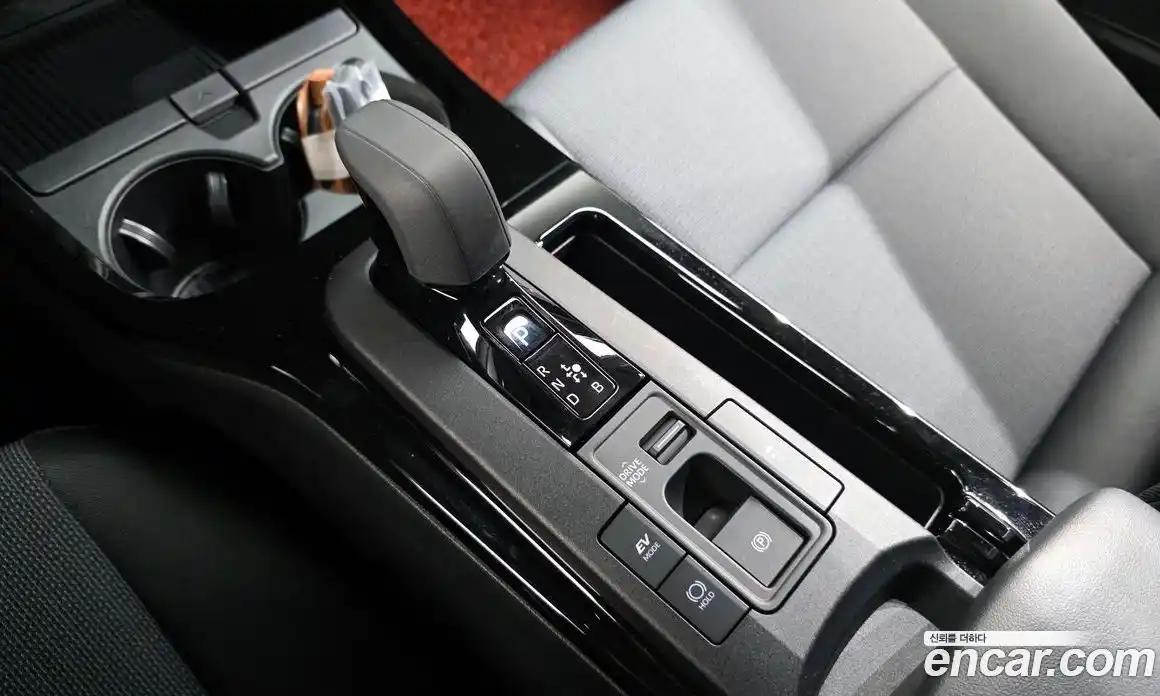 Toyota Prius 2024 2.0 Автомат в Москве № 232803, фото 16