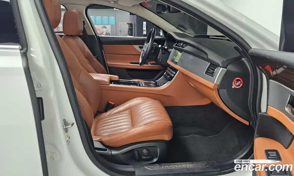 Jaguar XF 2017 2.0 Автомат в Москве № 283821, фото 11