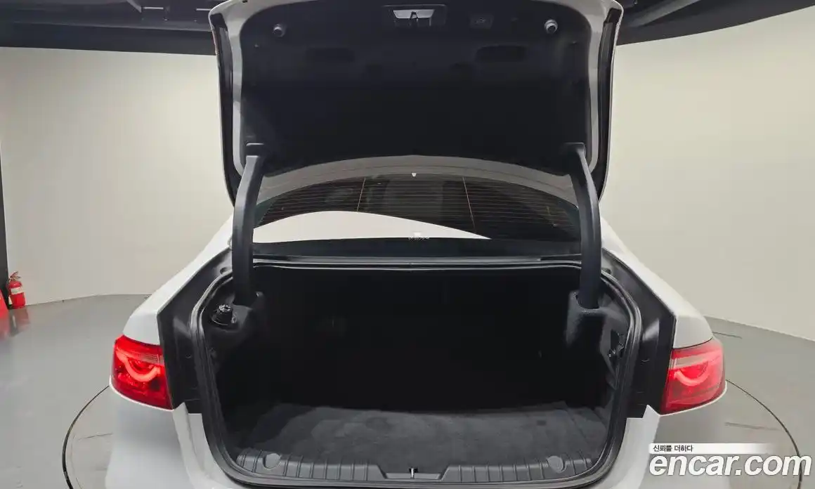 Jaguar XF 2017 2.0 Автомат в Москве № 283821, фото 20